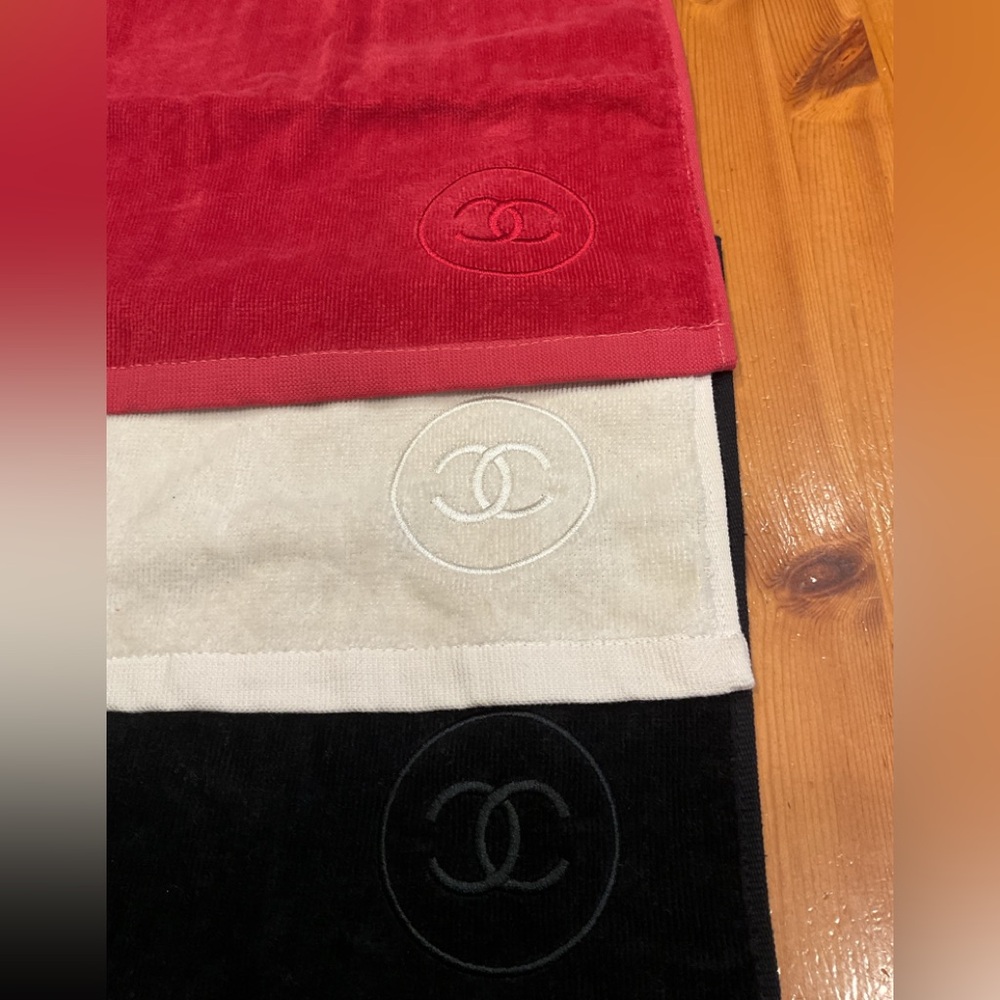CHANEL FACE TOWEL TRIO NEW RED BLACK IVORY LA COLLECTION BEAUTÉ GWP COTTON - Picture 9 of 12